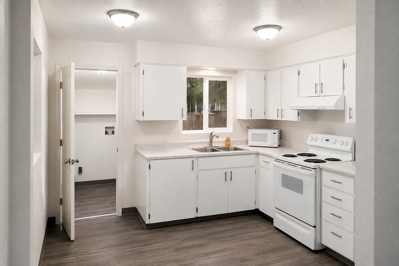 2 bed, 800 sqft, $1,700 — Photo 1