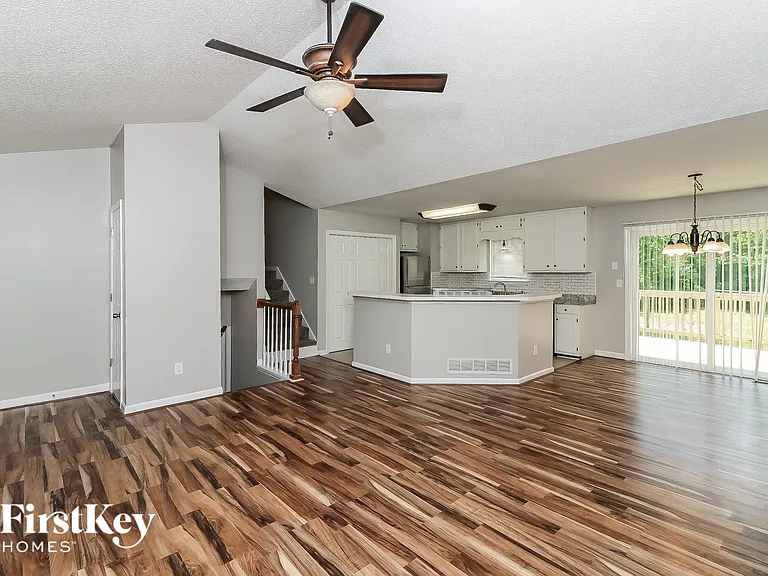 45 Collins Ln — Photo 3