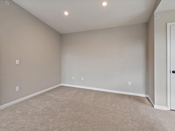 5th image of 856 Walton Terrace Dr #12-305