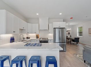 100 Albion Rd #303, Bedford, MA 01730