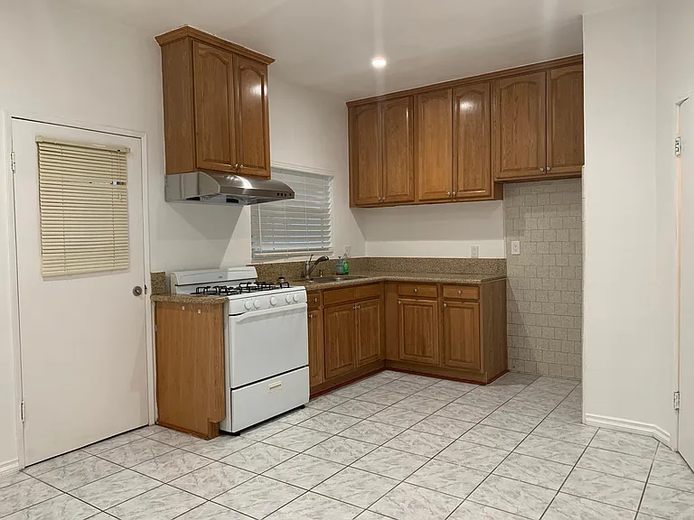 329 S Hidalgo Ave — Photo 10