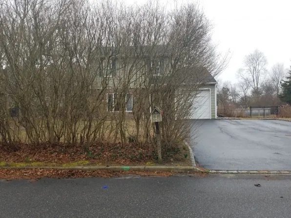 68 Dongan Blvd, Manorville, NY 11949