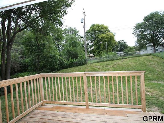 5th image of 107 Kirby Ave