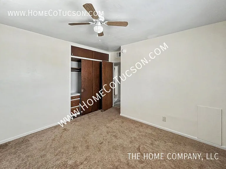 4531 E 8th St — Photo 9