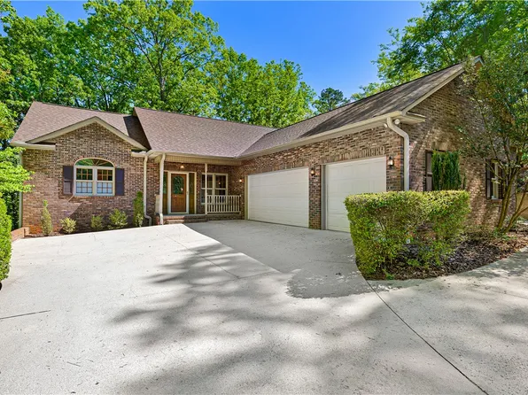 104 Chippewa Dr, Westminster, SC 29693