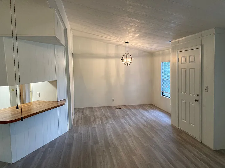 1749 N Lake Dr — Photo 4