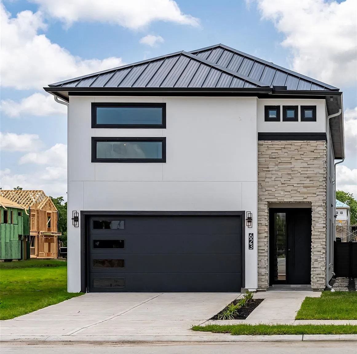 4 bed, 4.0 bath, 2200 sqft, $3,750 — Photo 1