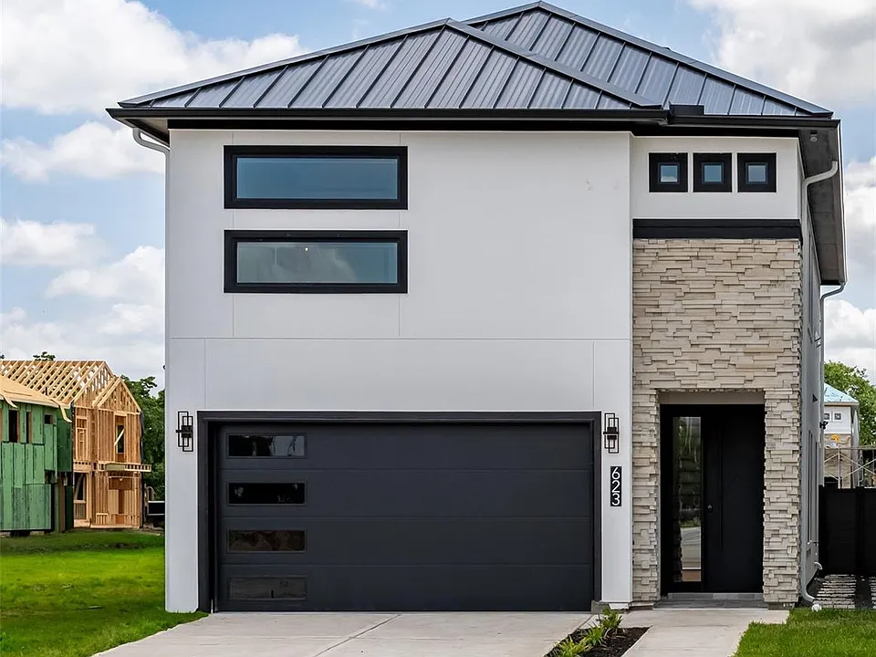 623 Winding Oaks