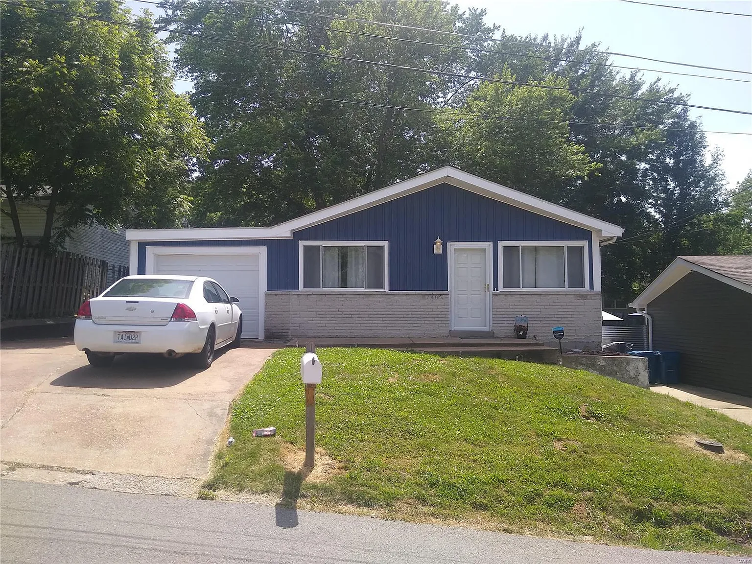 2405 Ida Ln photo 1