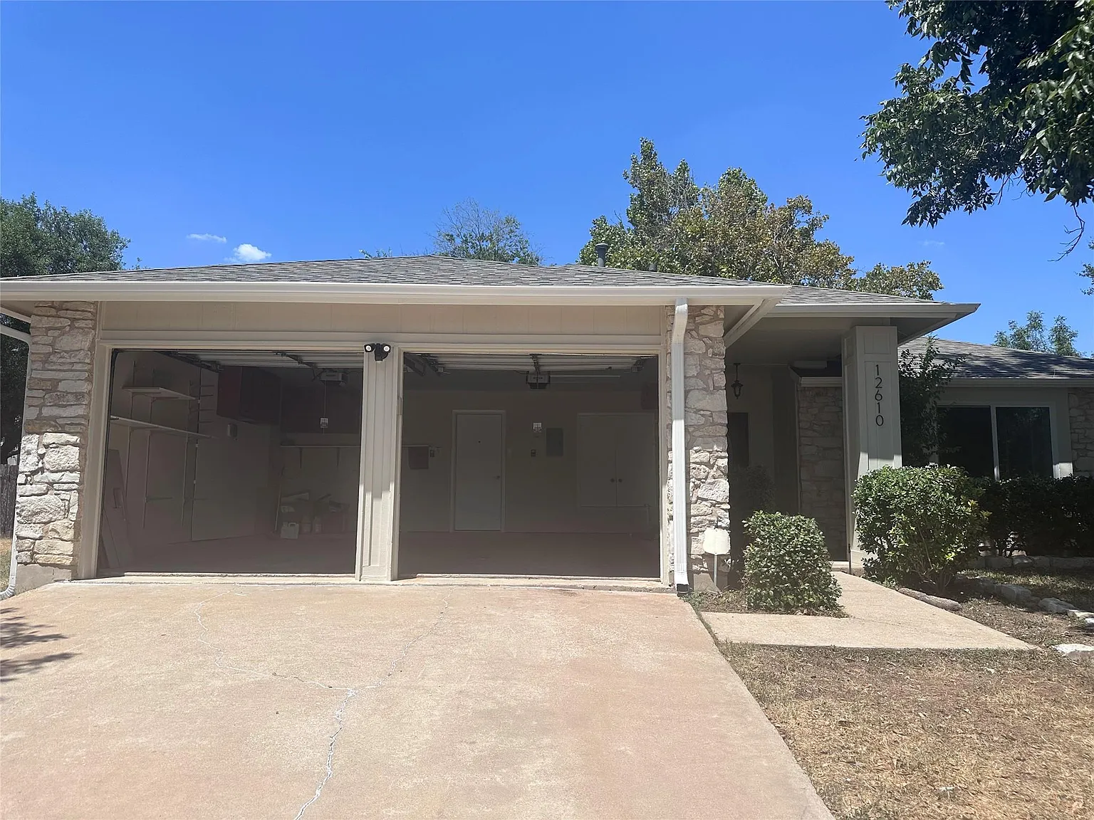 3 bed, 2.0 bath, 1679 sqft, $3,200 — Photo 3