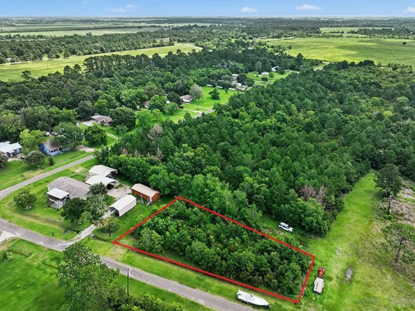 6 Channelview Dr, Anahuac, TX 77514