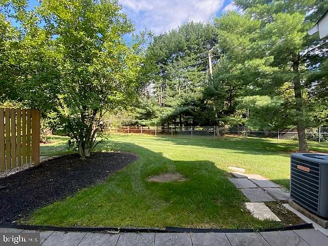 6704 Colonial Ct — Photo 18