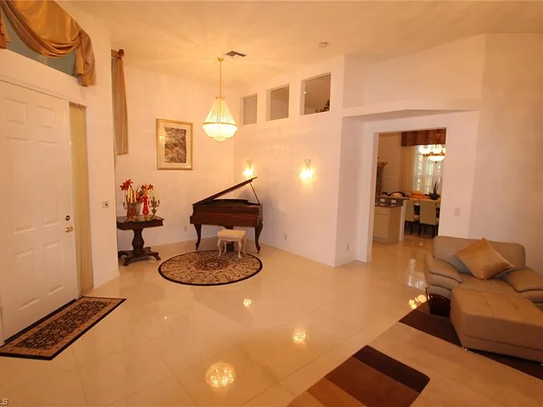 8526 Pepper Tree Way — Photo 5
