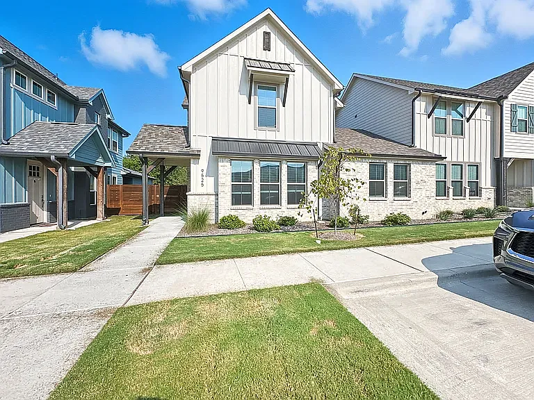 9525 Thorncrown Ln — Photo 3