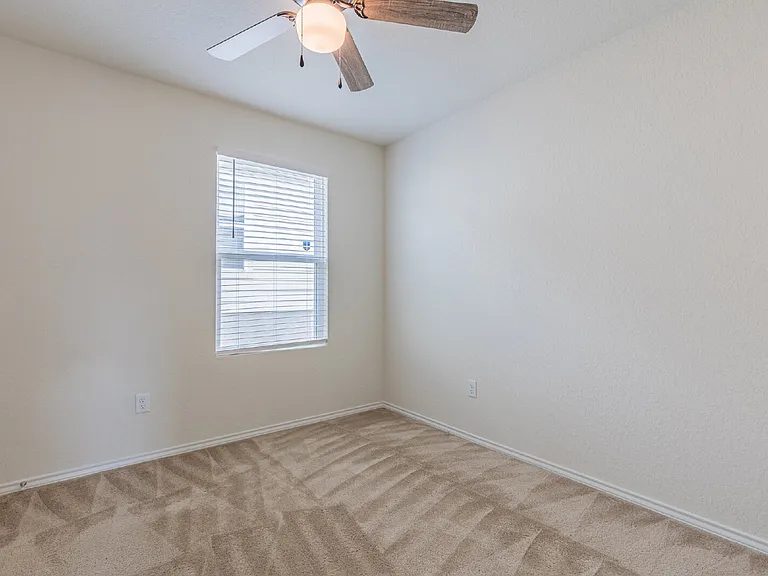 10203 Reyes Hts — Photo 13