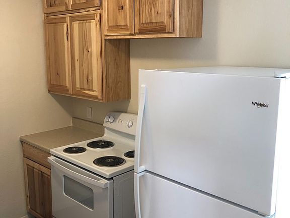 3rd image of 552 E Tabernacle St APT Q