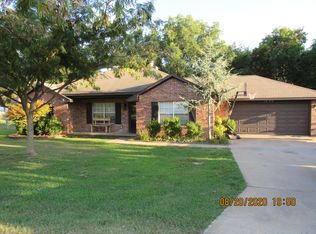 1422 Kings Pl, Grove, OK 74344