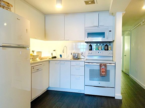 2nd image of 347 Bleecker St APT 1