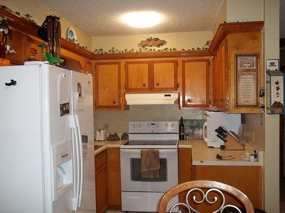 4th image of 444 Lampasas St