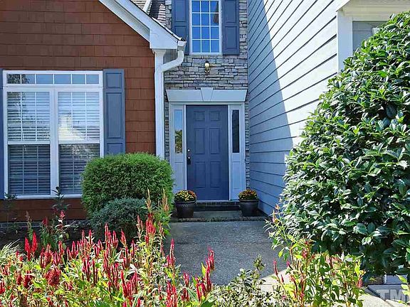 3rd image of 407 Greymist Dr