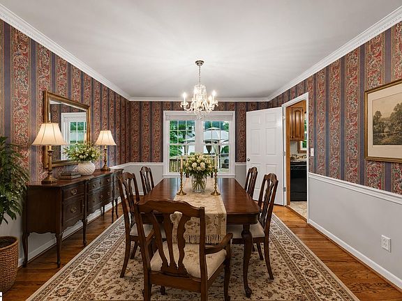 5th image of 406 Deepwood Dr