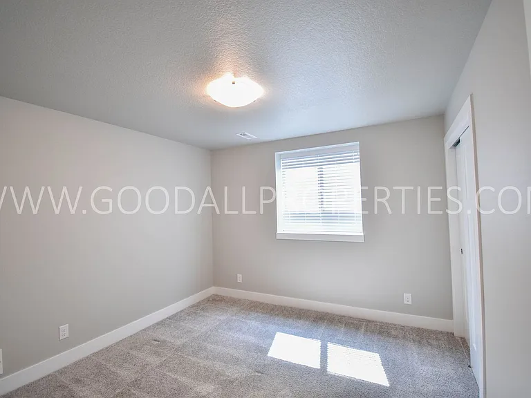 342 N Warrior Ln — Photo 26
