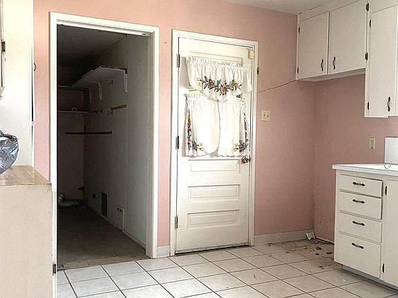 3rd image of 1206 W Clayton Ave