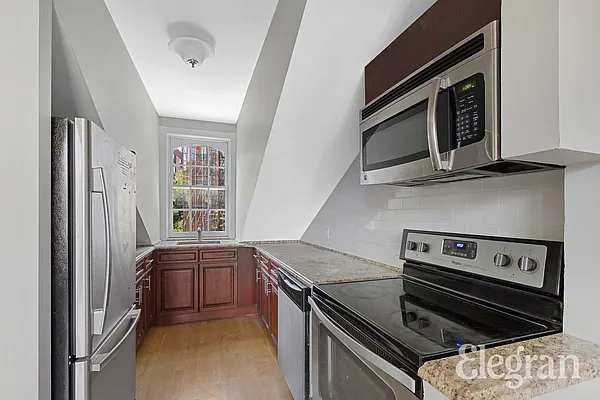 Rented by (Legacy) Elegran | media 10