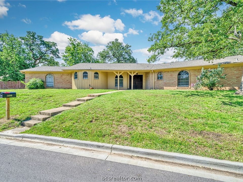 1st image of 1400 Merry Oaks Dr