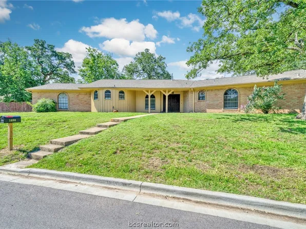 1400 Merry Oaks Dr, College Station, TX 77840