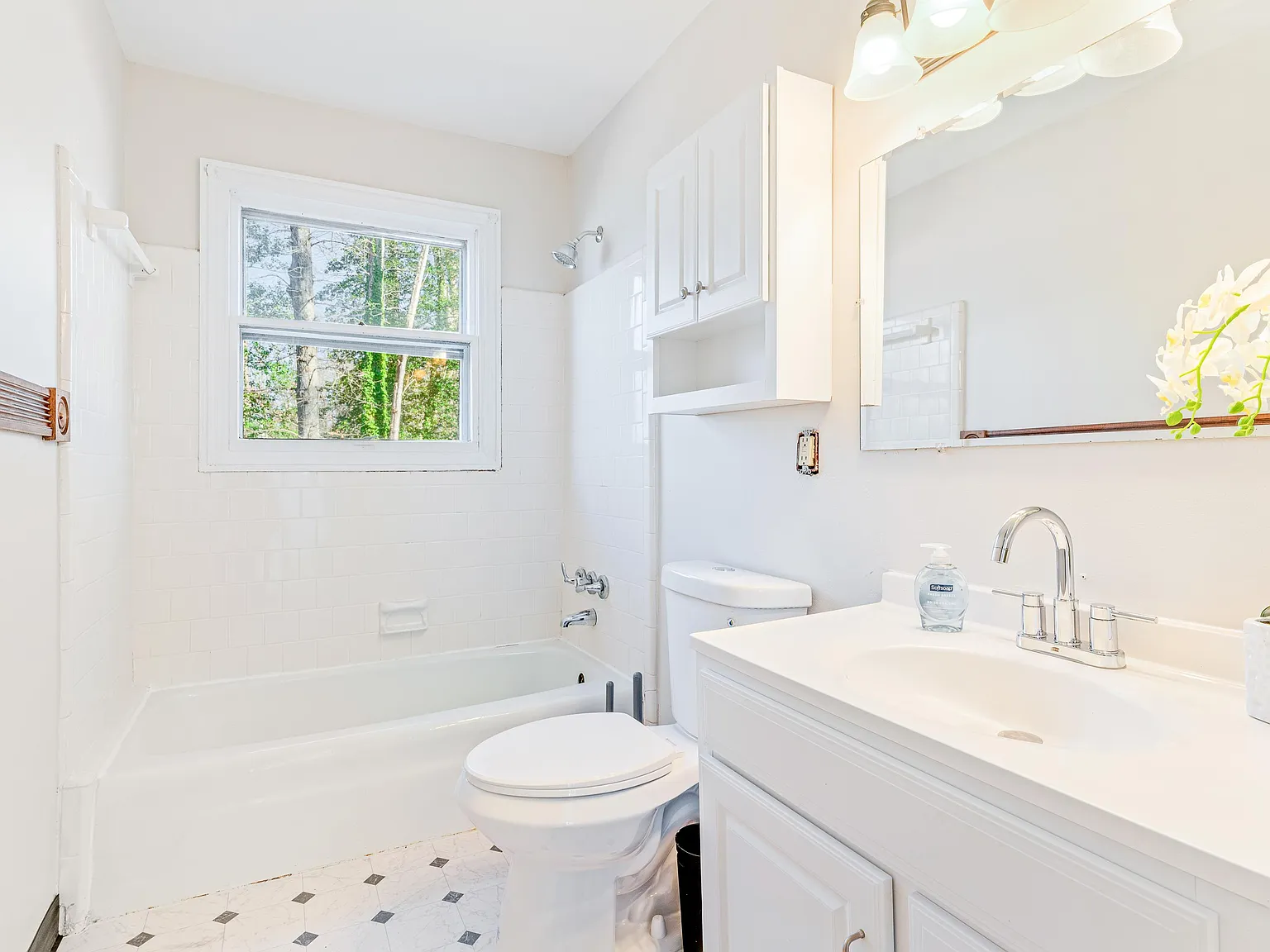 4 bed, 2.0 bath, 2080 sqft, $936 — Photo 4