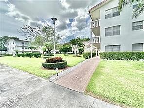2nd image of 390 Fanshaw