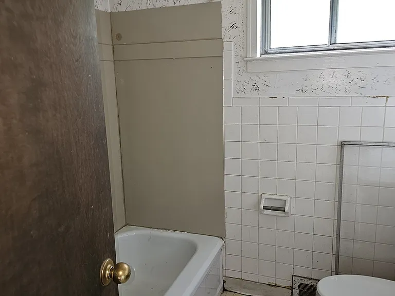 3505 Champlain Ave — Photo 8