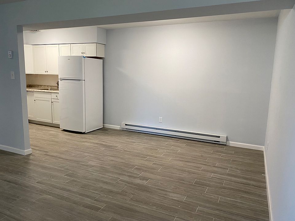 1st image of 17 Benton Ct