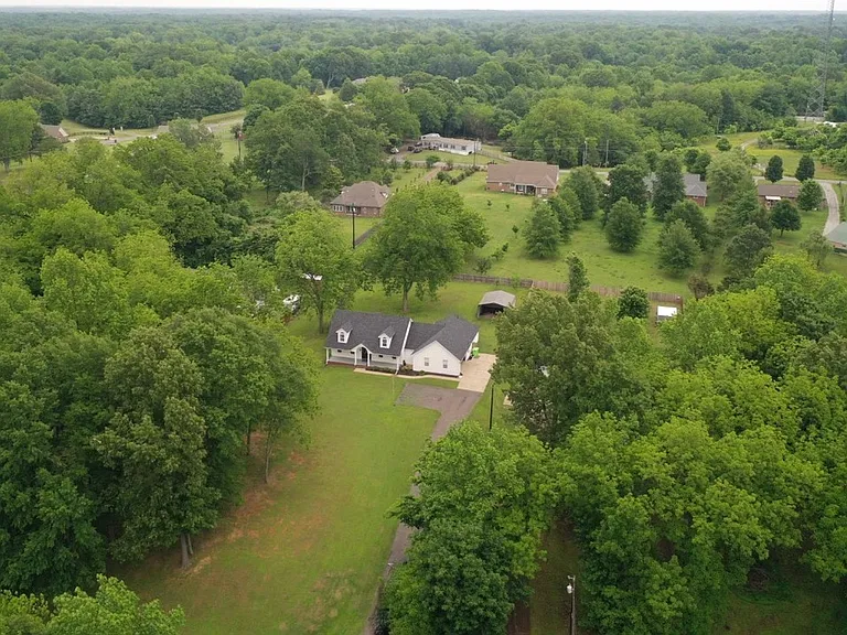 334 Meadowland Dr — Photo 2
