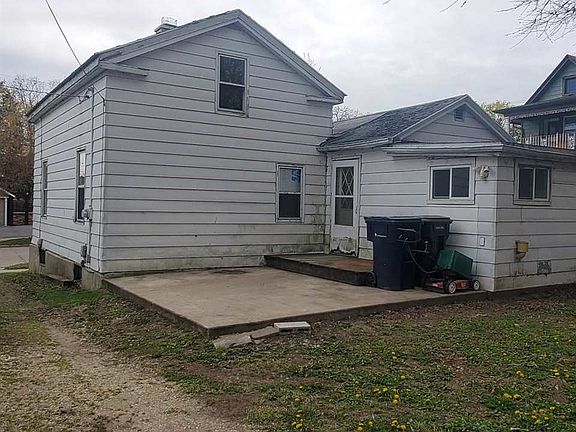 2nd image of 214 W Van Buren St