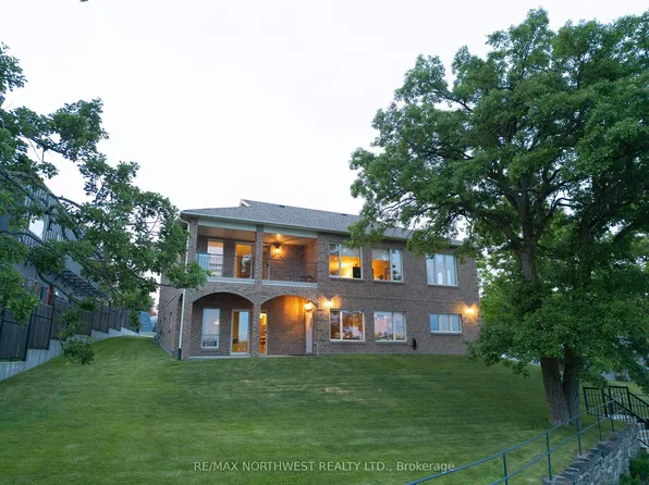 110 Lakeside Cres, Kenora, ON P9N 4H4
