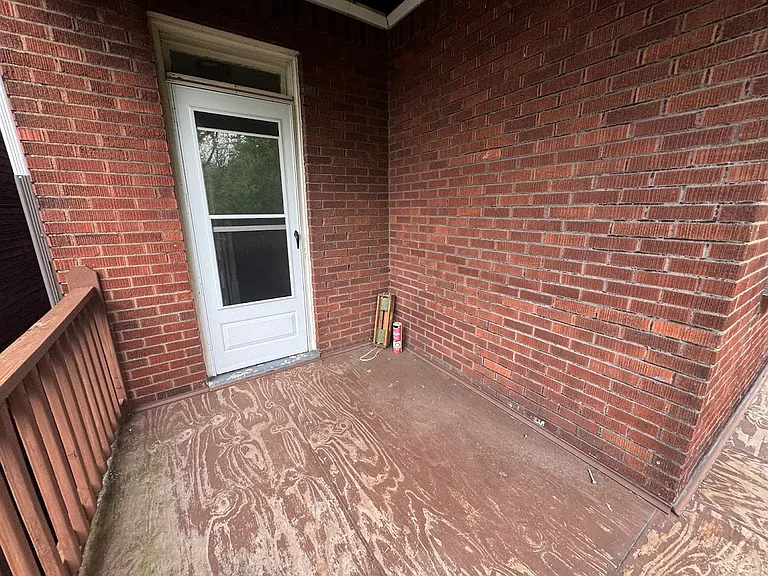 27 Shaw Ave #2 — Photo 10
