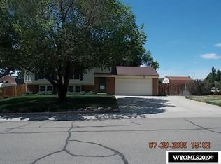 812 Eisenhower Dr, Rock Springs, WY 82901