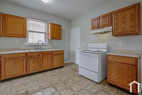 1915 Woodlawn Ave — Photo 5