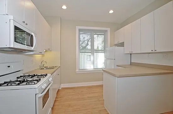 2500 N Richmond St #1R — Photo 1