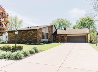 806 Hillcrest Dr, Washington, IL