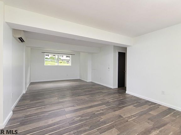 3rd image of 278 Oakley Dr