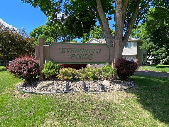 2nd image of 1060 Pond View Ct