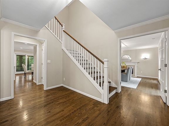 3rd image of 3016 Forest Gate Cir NE
