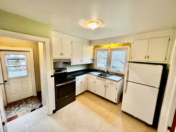 54 Glendale Rd, Stockbridge, MA 01262