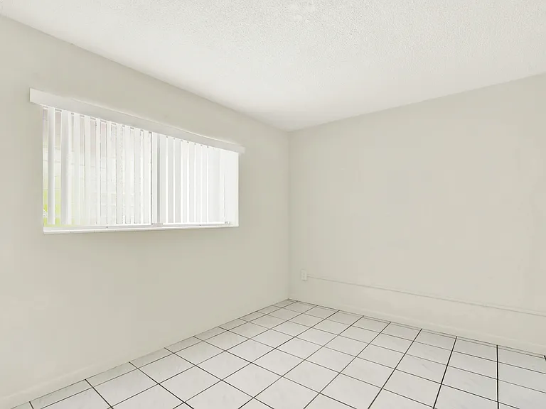416 Santander Ave — Photo 8