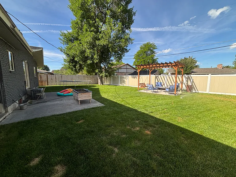 1884 Virginia Ave — Photo 20