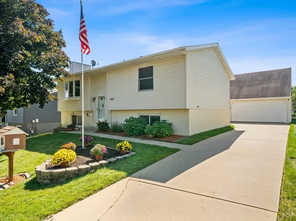 1920 49 1/2 St NW, Rochester, MN 55901