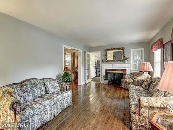 3rd image of 2239 N Columbus St